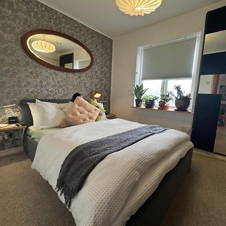 Private Room In A Stylish Flat Londra Esterno foto